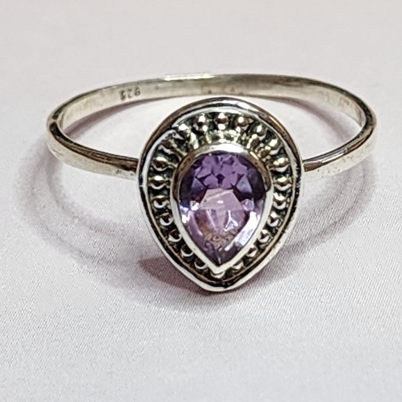 Amethyst and Sterling Silver Ring - Picture 4 of 6
